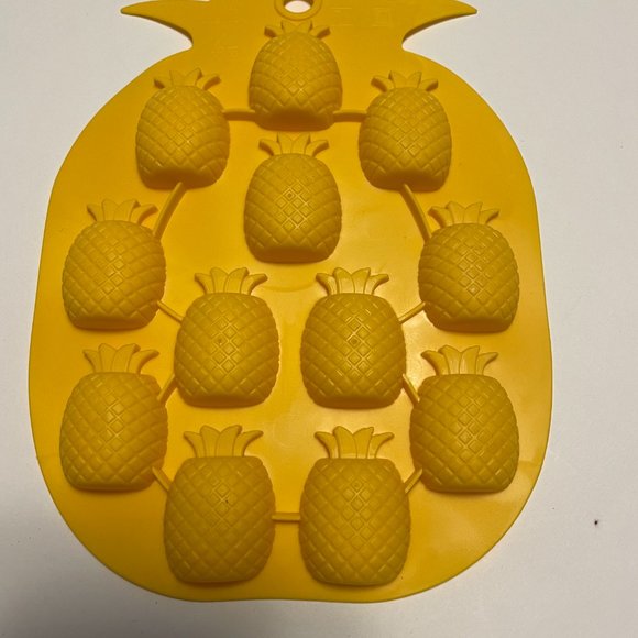 2 Pineapple Shaped Ice/Candy Mold,  Green & Yellow Mold, Spring Summer Cocktail - Picture 4 of 5